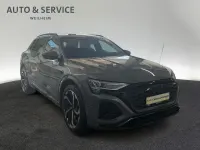 Gebraucht Audi Q8 e-tron S-Line 300 kW (408 PS) 2023 Chronosgrau metallic SUV