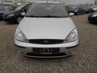 Gebraucht Ford Focus Basis 101 PS (74 kW) 2002 Silber metallic Limousine