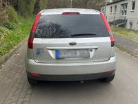 Gebraucht Ford Fiesta 82 PS (60 kW) 2004 Silber Kleinwagen