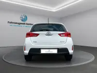 Gebraucht Toyota Auris 99 PS (72 kW) 2015 Super (pure) white ii Limousine