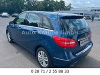 Gebraucht Mercedes B180 122 PS (89 kW) 2011 Lotusblau metallic (metallic) Van / Kleinbus