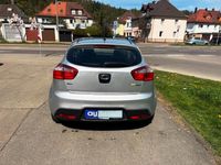 Gebraucht Kia Rio 75 PS (55 kW) 2013 Silber Limousine