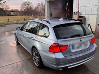 Gebraucht BMW 318 143 PS (105 kW) 2009 Blau Kombi