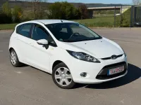 Gebraucht Ford Fiesta Trend 82 PS (60 kW) 2012 Weiß Limousine