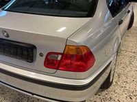 Gebraucht BMW 318 118 PS (86 kW) 1998 Silber Limousine