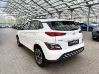 Gebraucht Hyundai Kona Select 100 kW (136 PS) 2023 Weiß SUV