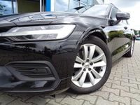 Gebraucht Volvo V60 Momentum 197 PS (144 kW) 2021 Schwarz Kombi