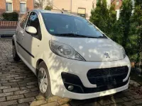 Gebraucht Peugeot 107 68 PS (50 kW) 2013 Weiß Kleinwagen
