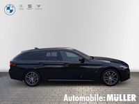 Gebraucht BMW 520 M Sport 190 PS (139 kW) 2022 Black sapphire metallic Kombi