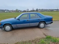 Gebraucht Mercedes 300 113 PS (83 kW) 1991 Blau Limousine