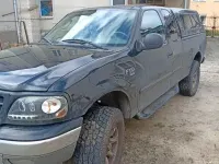 Używany Ford V8 230 KM (169 kW) 2004 Czarny SUV