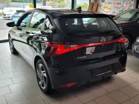 Gebraucht Hyundai i20 101 PS (74 kW) 2024 Schwarz Kleinwagen