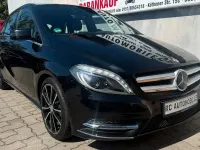 Gebraucht Mercedes B200 156 PS (114 kW) 2012 Schwarz Kleinwagen