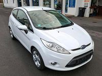 Gebraucht Ford Fiesta Titanium 97 PS (71 kW) 2011 Weiß Kleinwagen