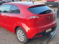 Gebraucht Kia Rio Attract 86 PS (63 kW) 2013 (beg) signal red Kleinwagen
