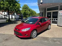 Gebraucht Ford Focus Champions Edition 101 PS (74 kW) 2013 Rot Limousine