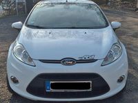 Gebraucht Ford Fiesta 97 PS (71 kW) 2012 Weiß Kleinwagen