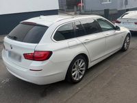 Gebraucht BMW 525 Sport Line 218 PS (160 kW) 2012 Weiß Kombi