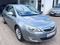 Gebraucht Opel Astra Design Edition 101 PS (74 kW) 2011 Silber Limousine