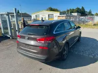 Gebraucht Hyundai i30 Premium 140 PS (102 kW) 2017 Braun Limousine