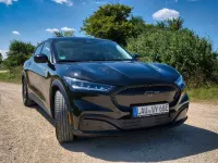 Gebraucht Ford Mustang Mach-E 197 kW (269 PS) 2021 Schwarz SUV