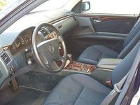 Gebraucht Mercedes E240 170 PS (125 kW) 1999 Blau metallic Limousine
