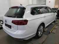 Gebraucht VW Passat Elegance 150 PS (110 kW) 2024 Gletscherweiß metallic Kombi