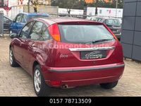 Gebraucht Ford Focus Trend 101 PS (74 kW) 2003 Rot Limousine