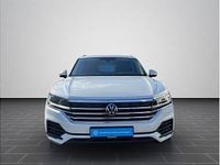 Gebraucht VW Touareg 231 PS (169 kW) 2023 Weiß (oryxweiß perlmutteffekt) SUV