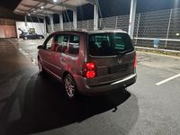 Gebraucht VW Touran 140 PS (102 kW) 2007 Silber Van / Kleinbus