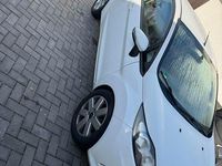 Gebraucht Ford Fiesta Ambiente 60 PS (44 kW) 2011 Weiß Kleinwagen