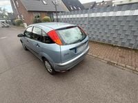 Second-hand Ford Focus 80 CP (58 kW) 2004 Albastru Hatchback