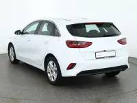 Gebraucht Kia Ceed Vision 160 PS (117 kW) 2023 Cararraweiss Kleinwagen