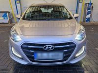 Gebraucht Hyundai i30 Select 101 PS (74 kW) 2017 Gold Kombi