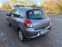 Gebraucht Renault Clio II 75 PS (55 kW) 2010 Grau Kleinwagen