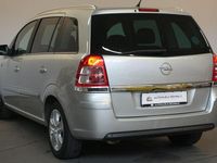 Gebraucht Opel Zafira Design Edition 116 PS (85 kW) 2011 Silber Van / Kleinbus