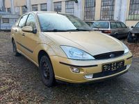 Gebraucht Ford Focus 102 PS (75 kW) 2000 Gold Limousine