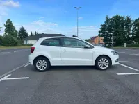 Gebraucht VW Polo LOUNGE 75 PS (55 kW) 2015 Weiß Kleinwagen