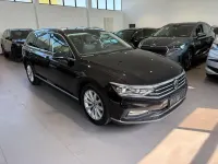 Gebraucht VW Passat Elegance 200 PS (147 kW) 2022 Deep black perleffekt Kombi