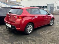 Gebraucht Toyota Auris Edition 99 PS (72 kW) 2013 Rot Limousine