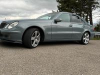 Gebraucht Mercedes E200 163 PS (119 kW) 2004 Blau Limousine