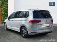 Gebraucht VW Touran Active 150 PS (110 kW) 2022 Reflexsilber metallic Van / Kleinbus