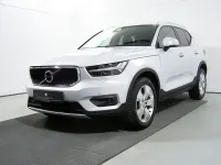 Gebraucht Volvo XC40 Momentum 180 PS (132 kW) 2020 Glacier silver (metallic) SUV