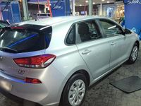 Gebraucht Hyundai i30 99 PS (72 kW) 2017 Silber Limousine