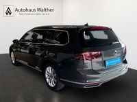 Gebraucht VW Passat Elegance 150 PS (110 kW) 2023 Grau Kombi