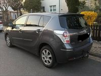 Gebraucht Toyota Verso 126 PS (92 kW) 2012 Grau Van / Kleinbus