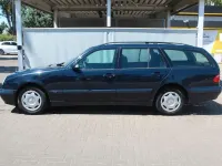 Gebraucht Mercedes E220 Classic 143 PS (105 kW) 2000 Blau Limousine