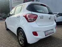 Gebraucht Hyundai i10 Edition 67 PS (49 kW) 2015 Weiß Kleinwagen