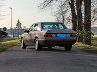 Second-hand Mercedes E220 150 CP (110 kW) 1992 Gri Berlinǎ