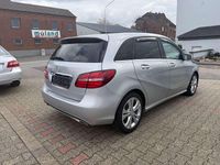 Gebraucht Mercedes B200 156 PS (114 kW) 2015 Silber Van / Kleinbus
